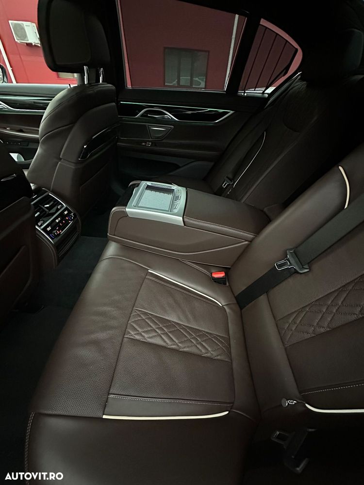BMW Seria 7 730d xDrive MHEV - 15