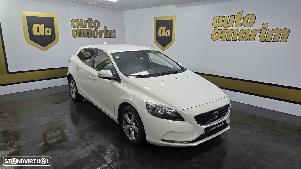 Volvo V40 2.0 D2 Momentum Geartronic - 3