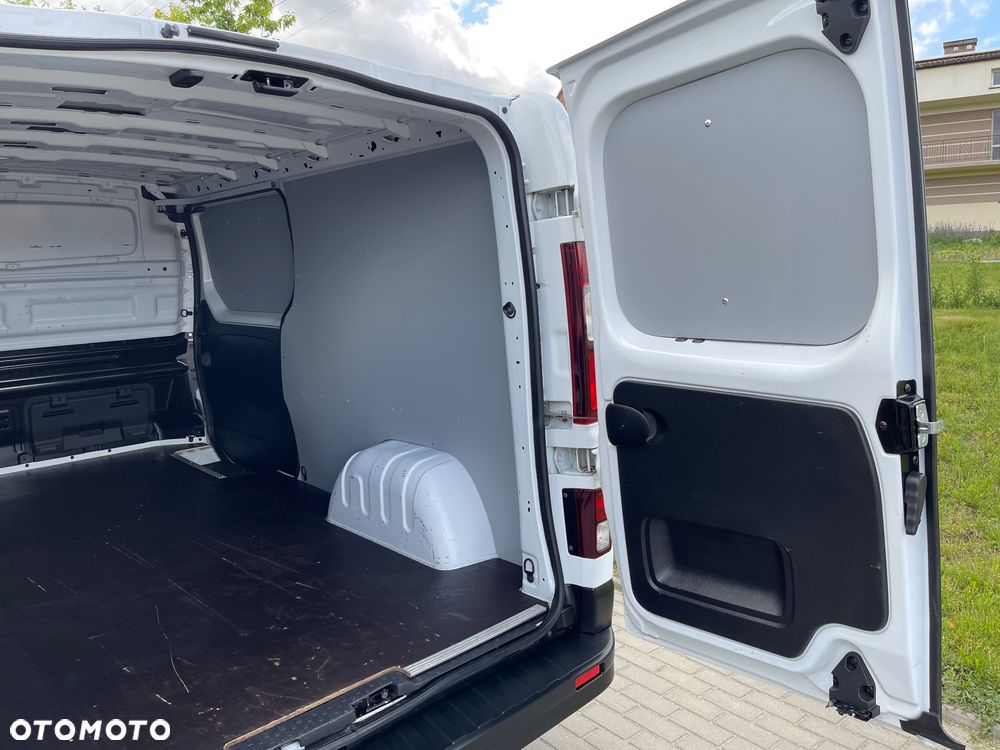 Nissan NV300 - 19