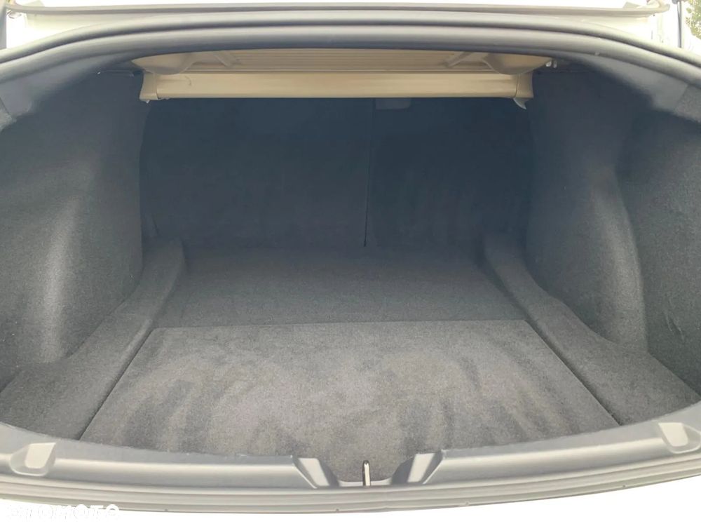 Tesla Model 3 - 12