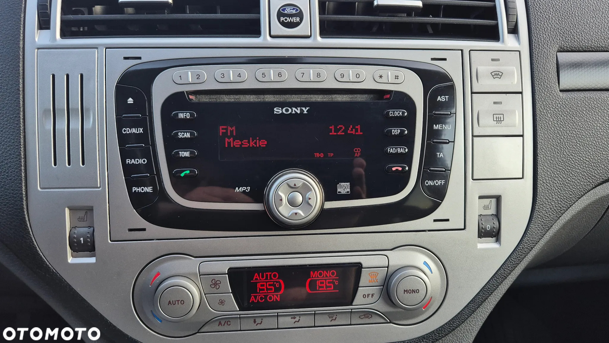 Ford Kuga 2.0 TDCi 4x4 Titanium - 28