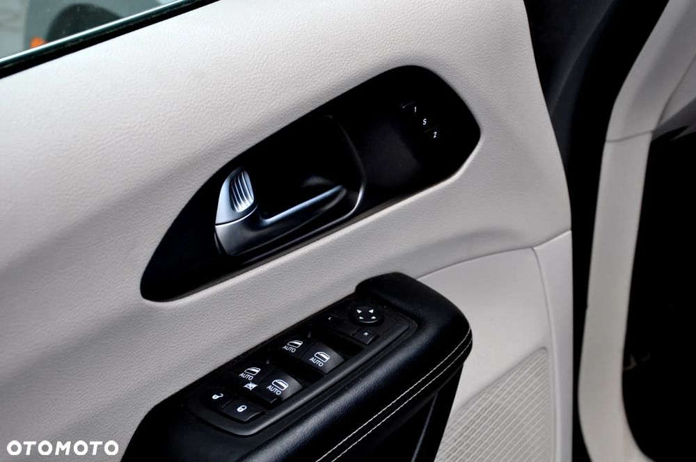 Chrysler Pacifica - 27