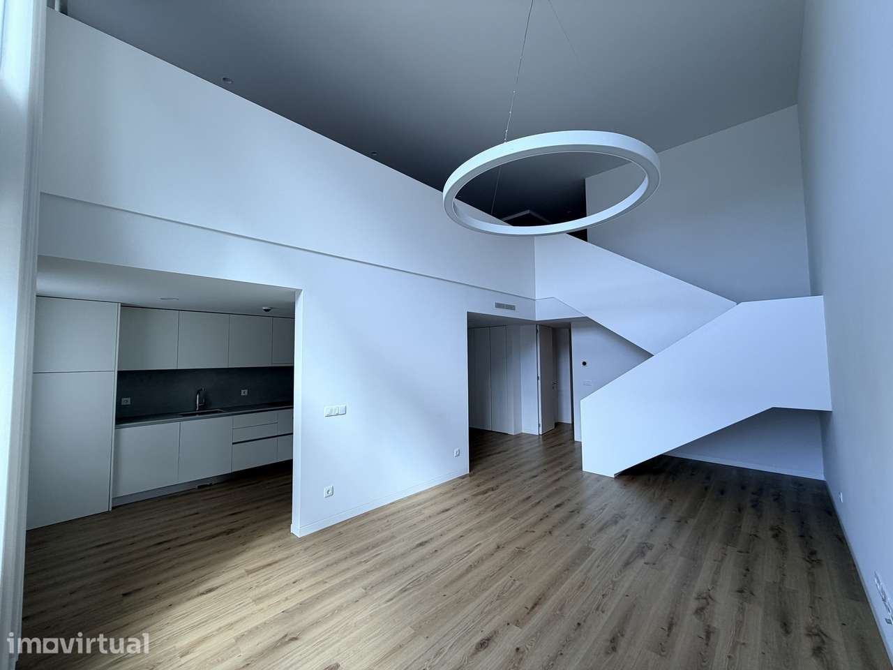 T2 duplex, Como Novo com localização privilegiada - Grande imagem: 2/21