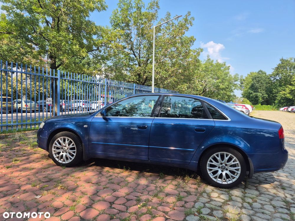 Audi A4 Limousine - 11