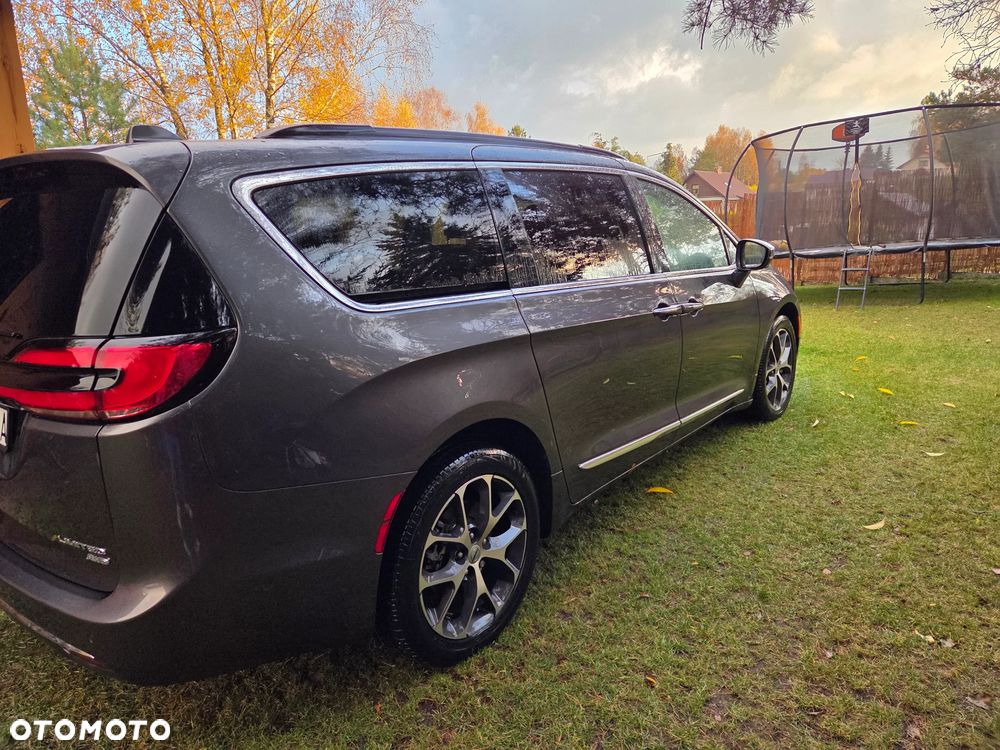 Chrysler Pacifica - 4