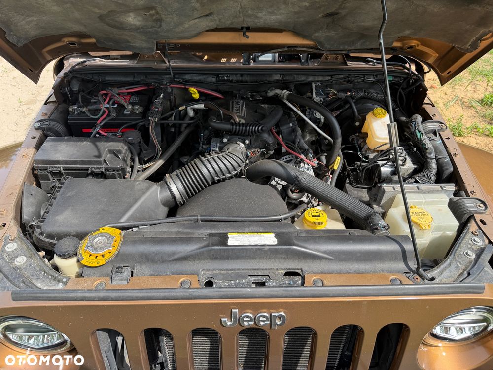 Jeep Wrangler Unlimited 3.8 Sahara - 21