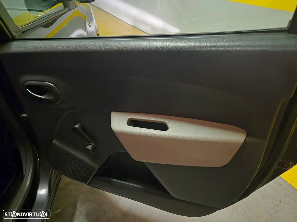 Dacia Lodgy 1.2 TCe Confort 7L - 31