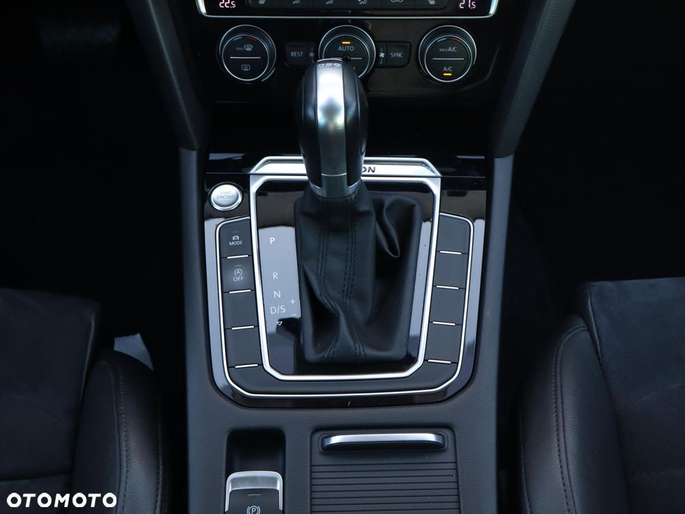 Volkswagen Passat - 13