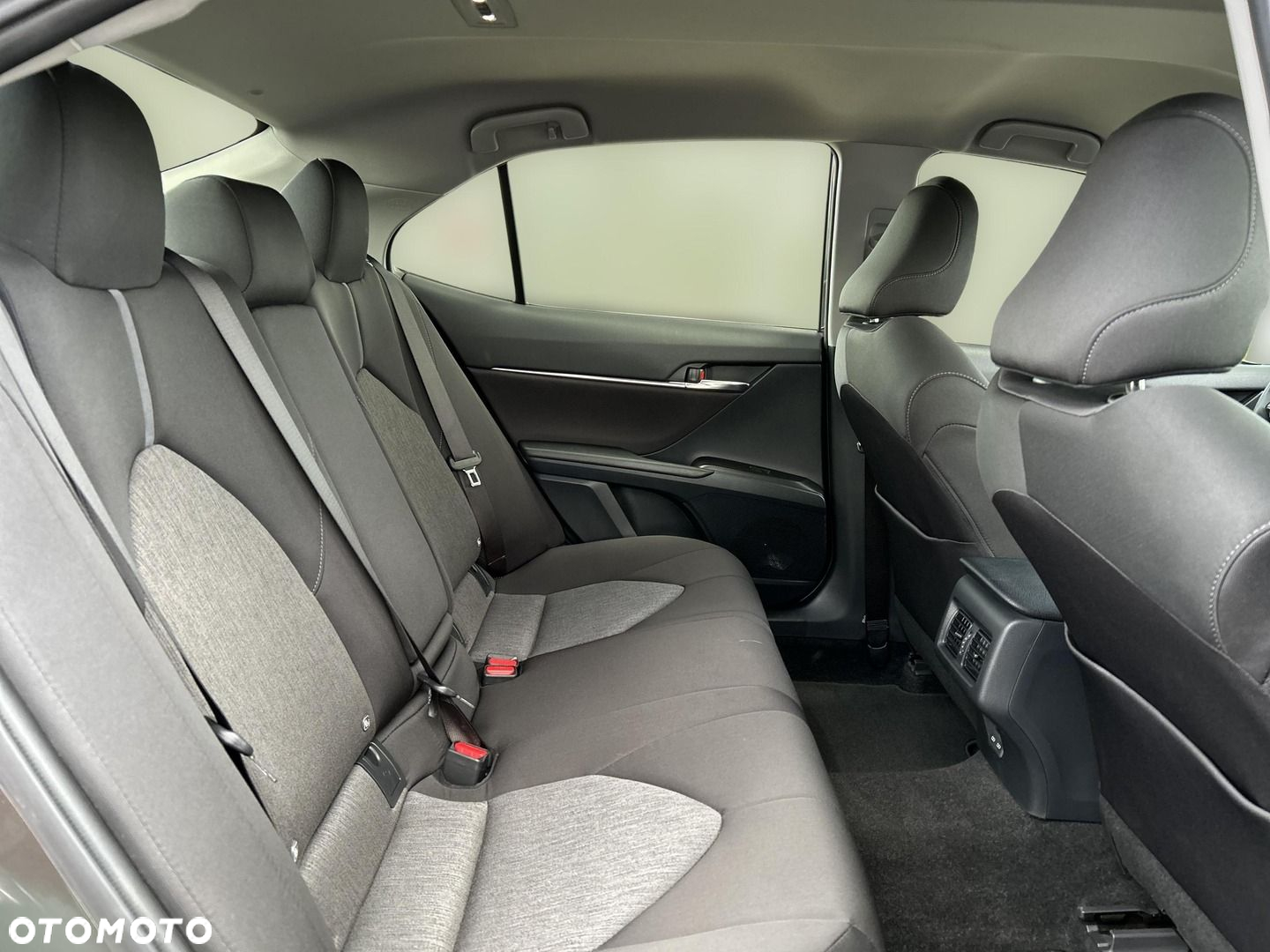 Toyota Camry - 16
