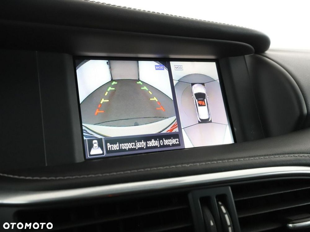 Infiniti Q30 1.6t DCT Sport - 25