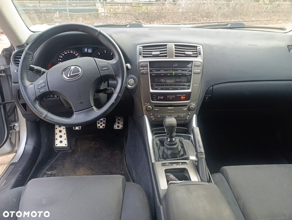 Lexus IS 220d - 7