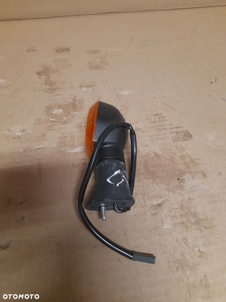 suzuki gsr 750 kierunkowskaz lewy tył - 2