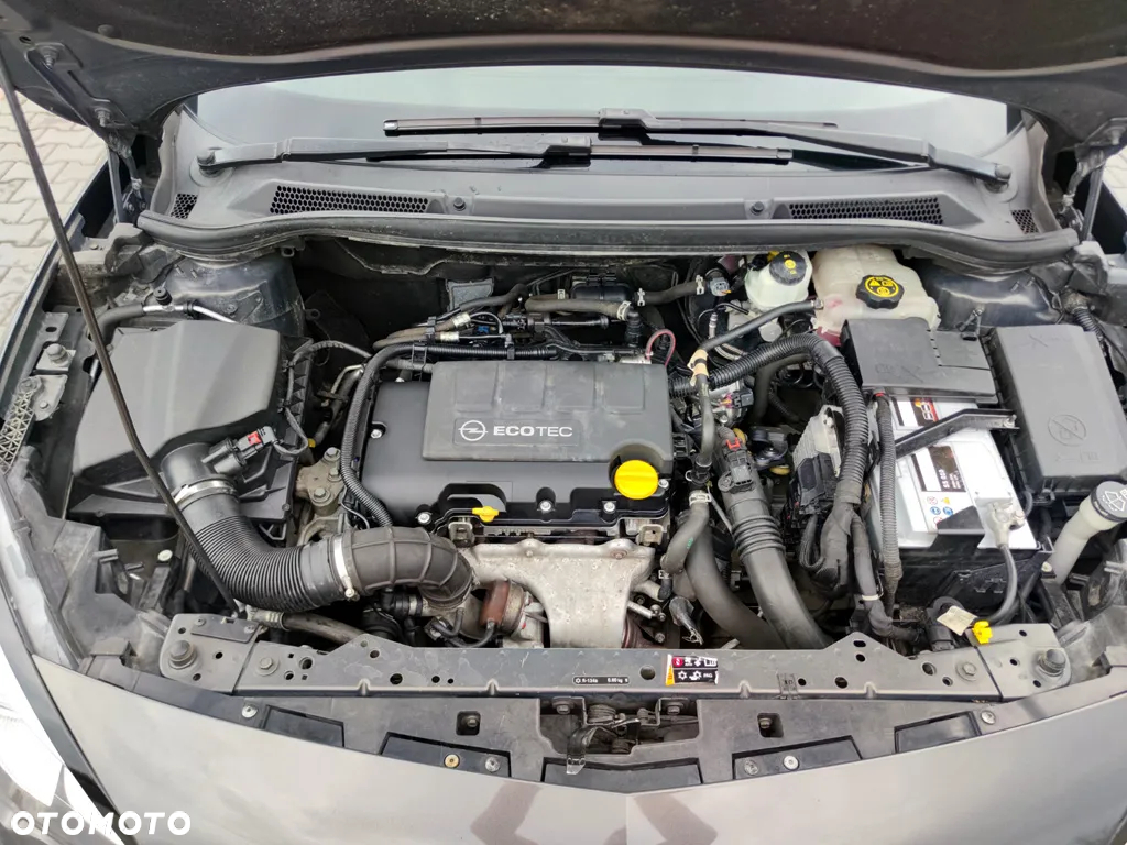 Opel Astra IV GTC 1.4 T Sport - 36