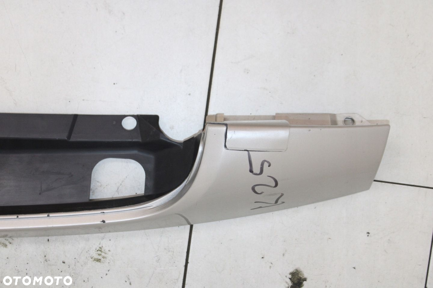 FIAT DOBLO I LIFT 04R- LISTWA RAMKA OSŁONA LAMPY PRAWA PRAWY TYŁ 647 - 2