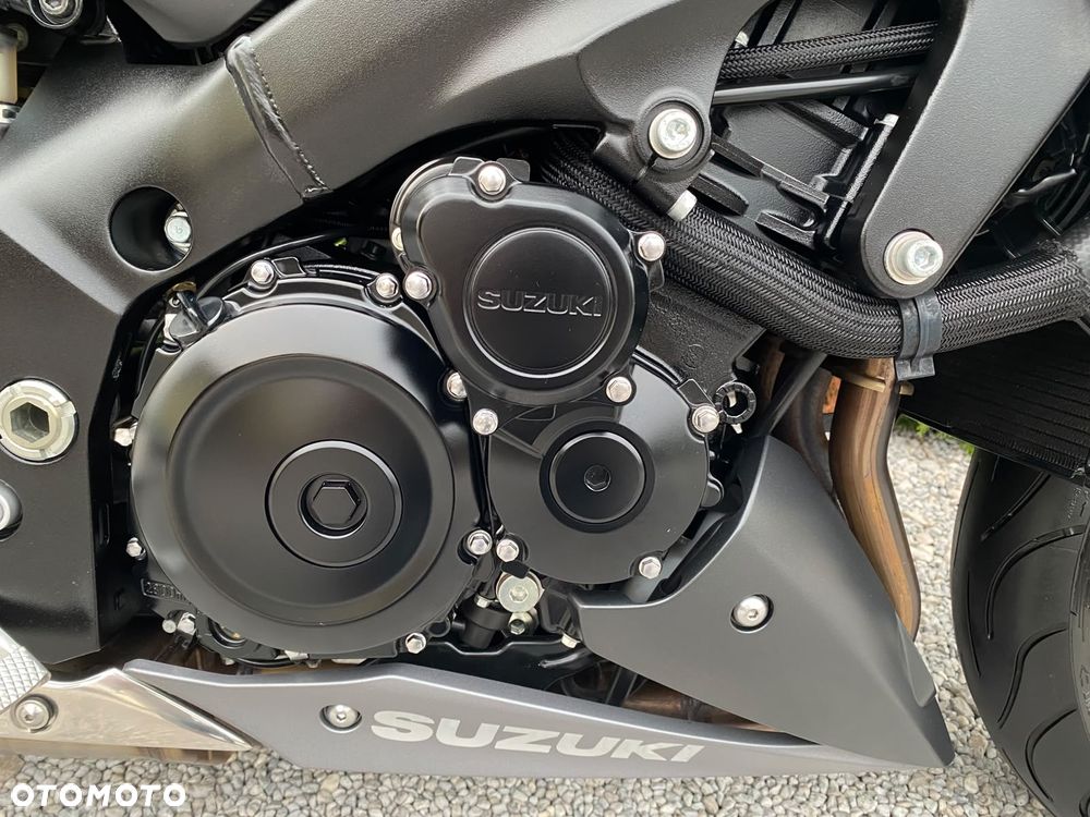 Suzuki GSX - 10