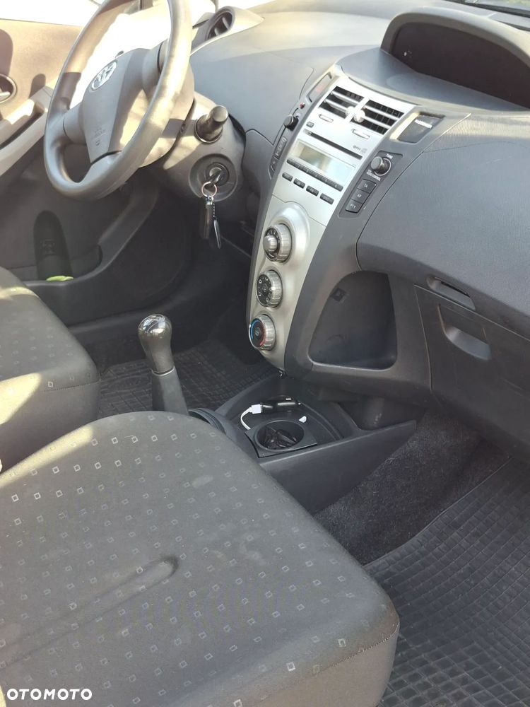 Toyota Yaris - 13