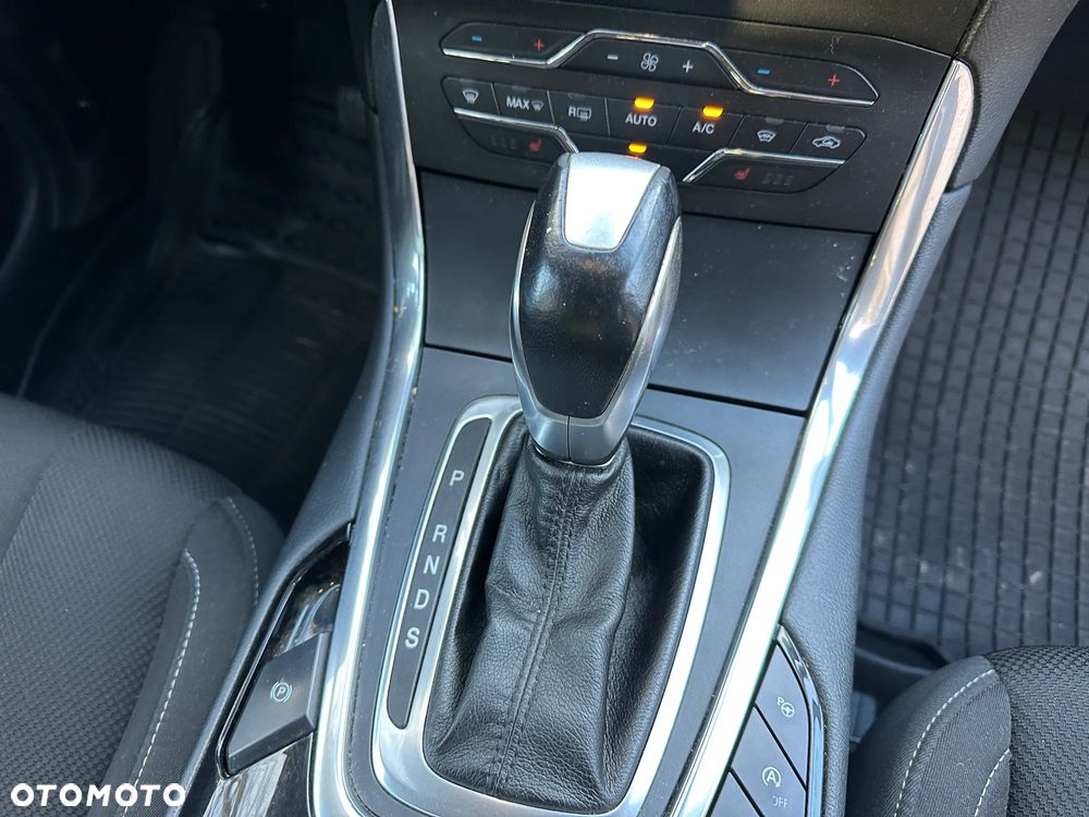 Ford S-Max 2.0 TDCi Titanium PowerShift - 24