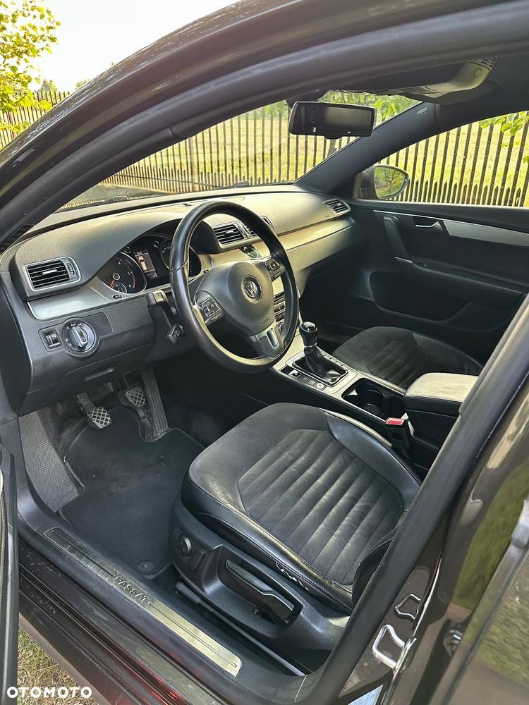 Volkswagen Passat Variant 2.0 TDI BlueMotion Technology Highline - 16