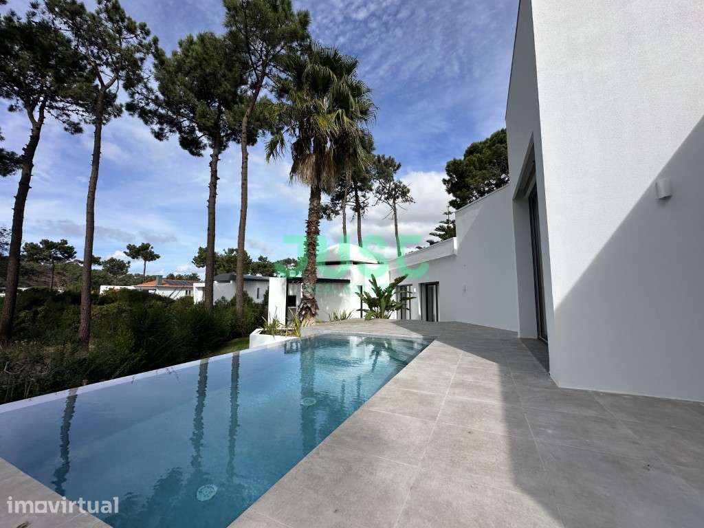 Moradia T4, isolada, com piscina e garagem em um lote com mais de 1... - Grande imagem: 3/52