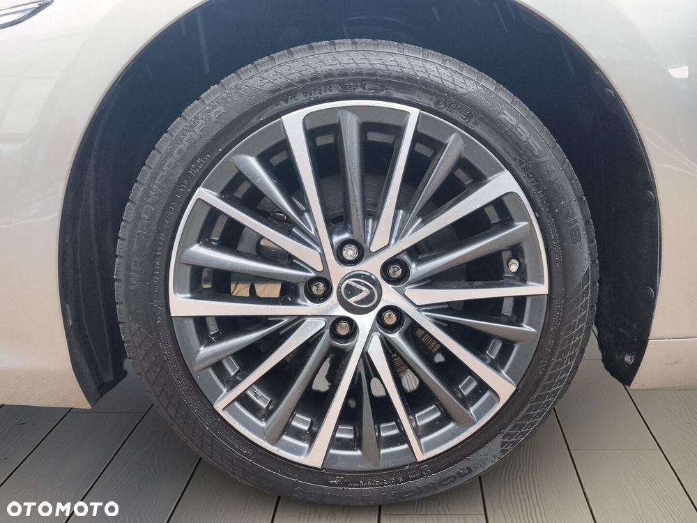 Lexus ES 300h F Sport Design - 22