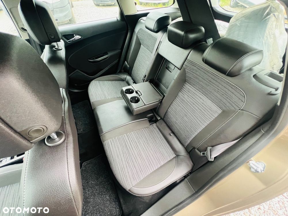 Opel Astra 1.4 Turbo Design Edition - 15