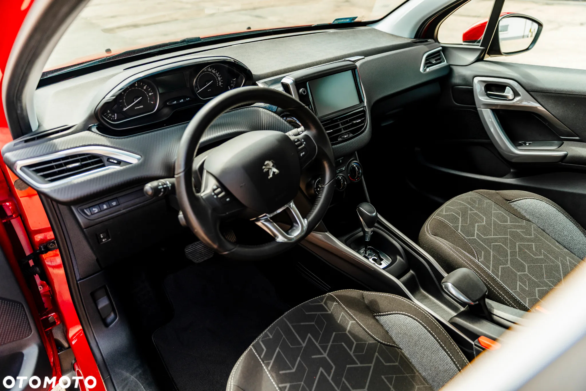 Peugeot 2008 1.2 Pure Tech Active S&S EAT6 - 24
