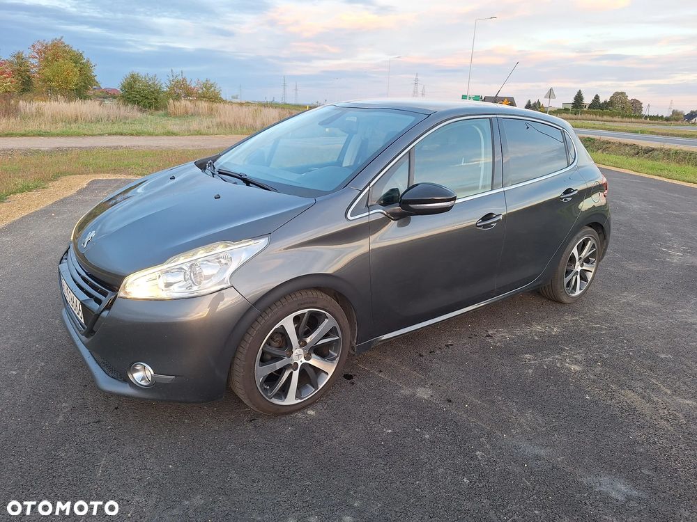 Peugeot 208 2012 photo 2