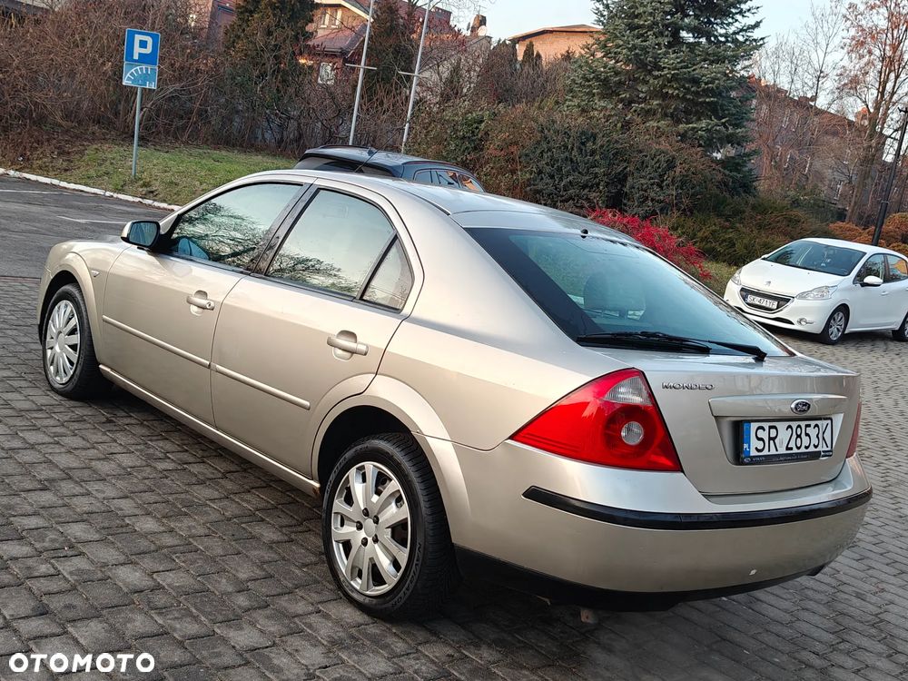Ford Mondeo 2.0 Ambiente - 12