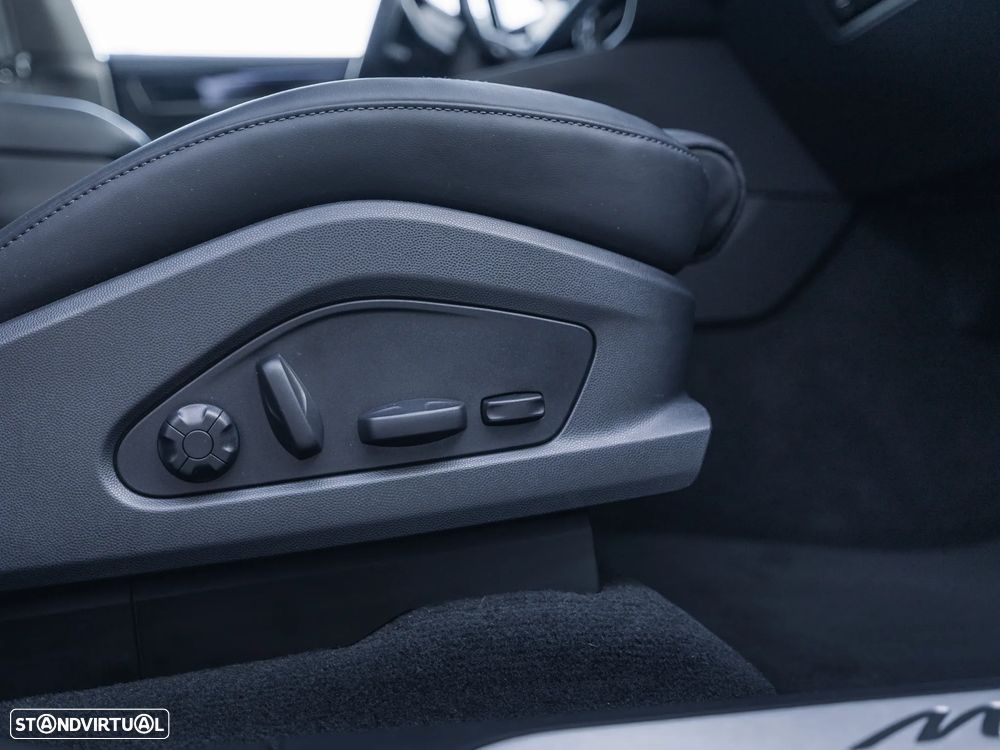Porsche Macan Electric 4 - 21