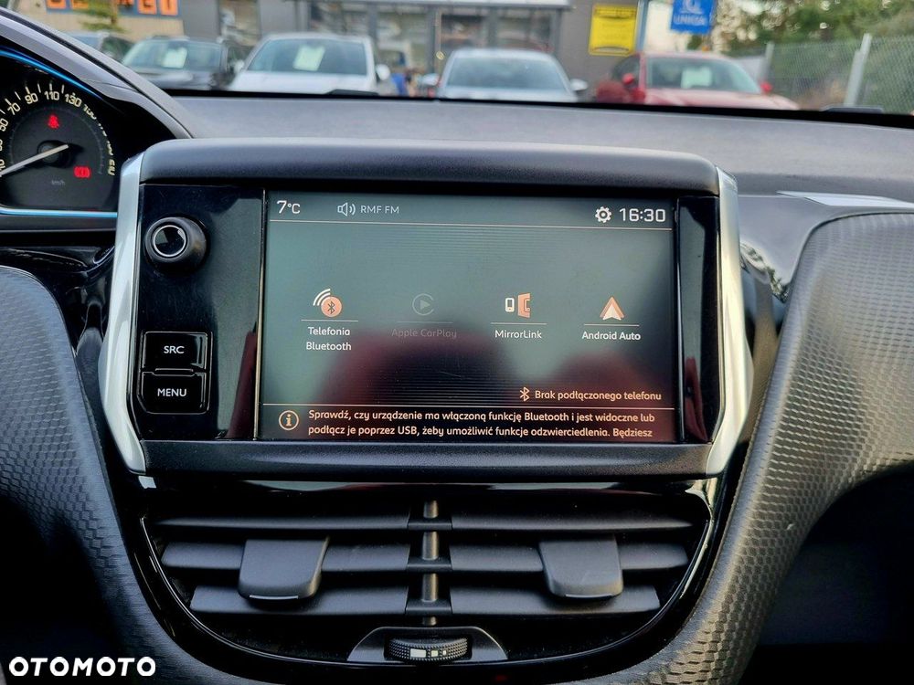 Peugeot 2008 1.2 Pure Tech Allure S&S - 20