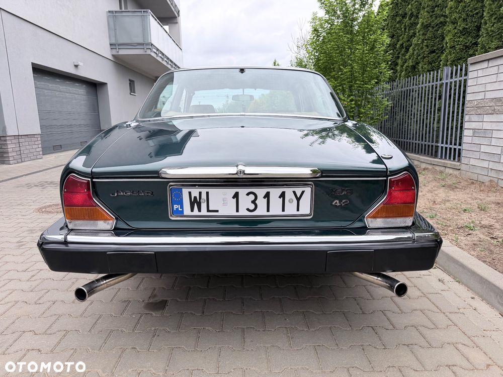 Jaguar XJ - 4