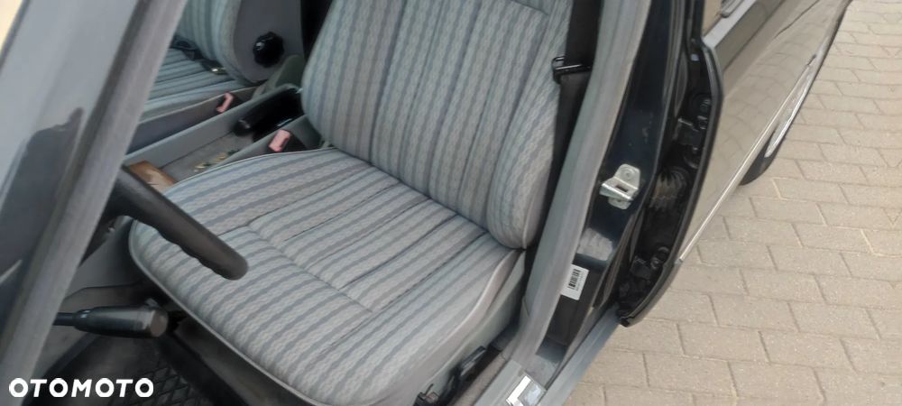 Mercedes-Benz W124 (1984-1993) - 22