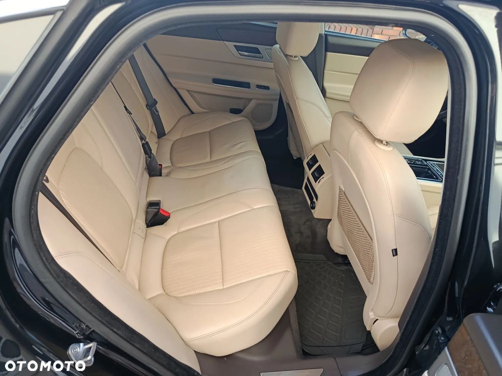 Jaguar XF E-Performance Portfolio - 22