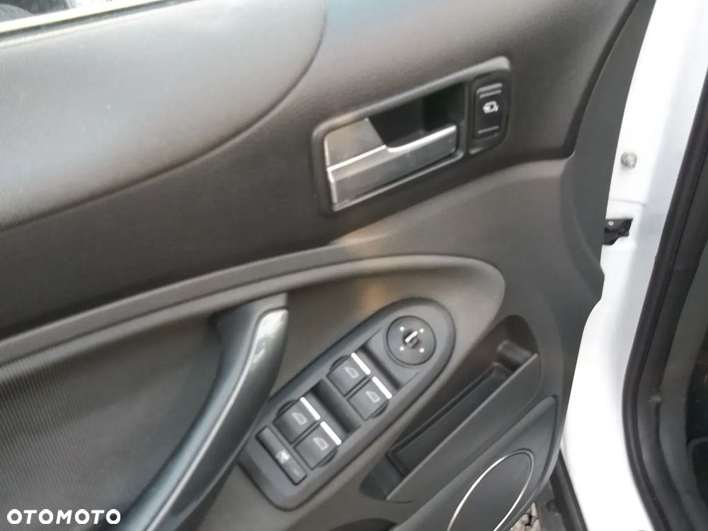 Ford Kuga 2.0 TDCi Titanium FWD - 8