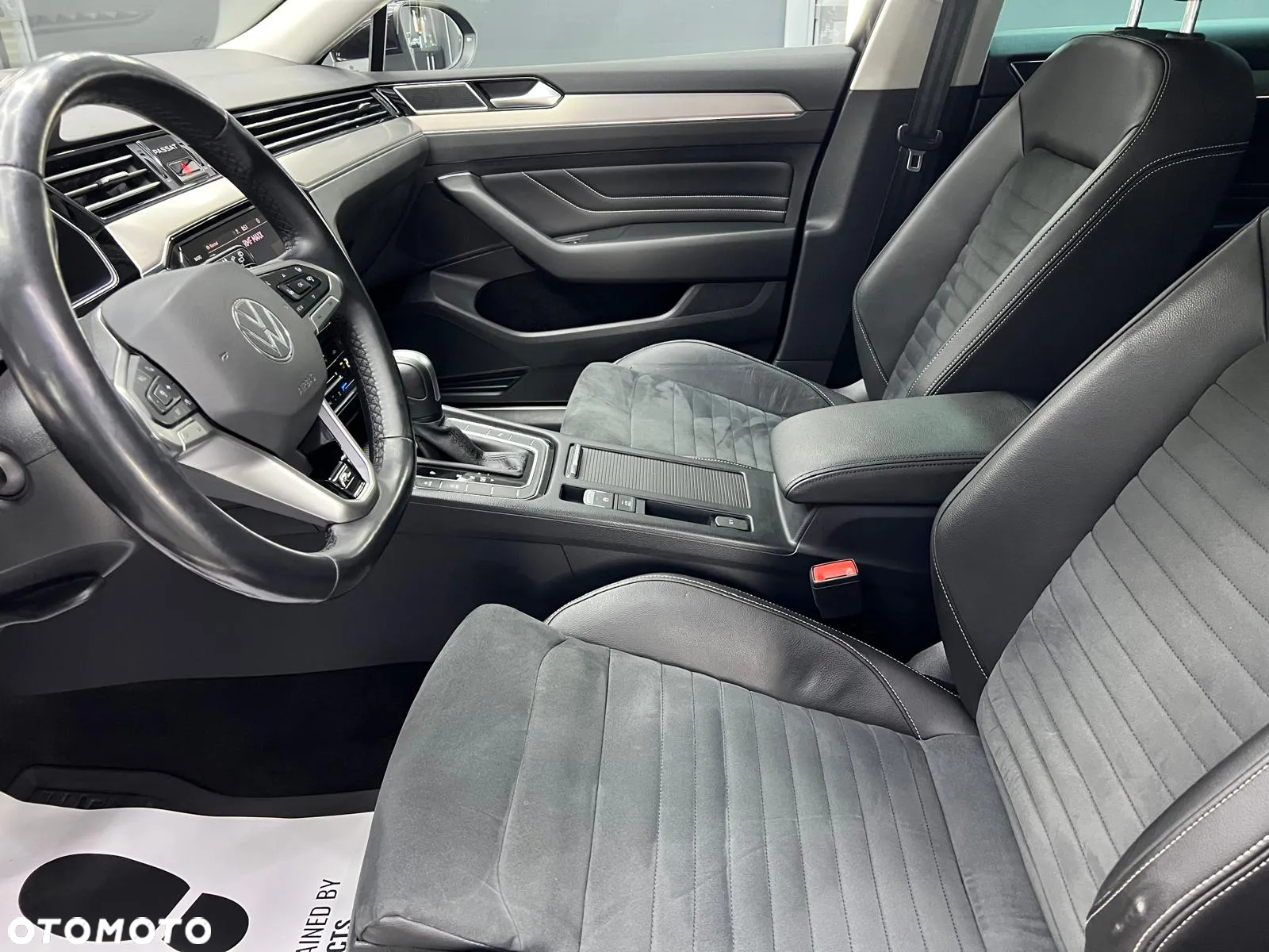 Volkswagen Passat Variant 2.0 TDI SCR DSG 4Motion Business - 25