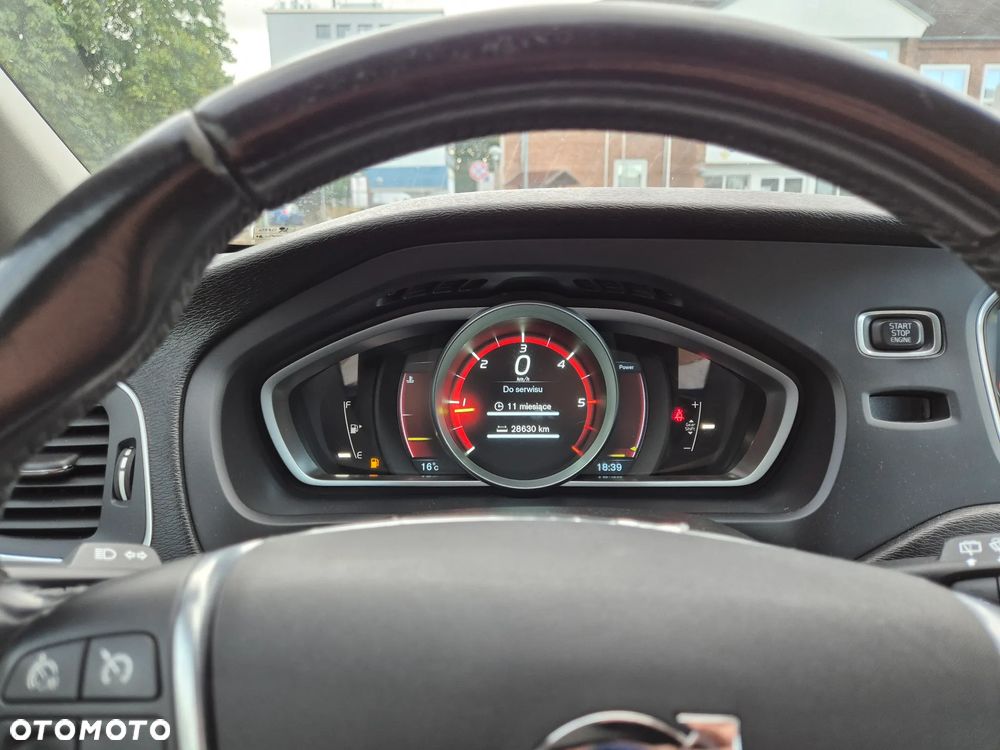 Volvo V40 D4 Drive-E R-Design Summum - 11