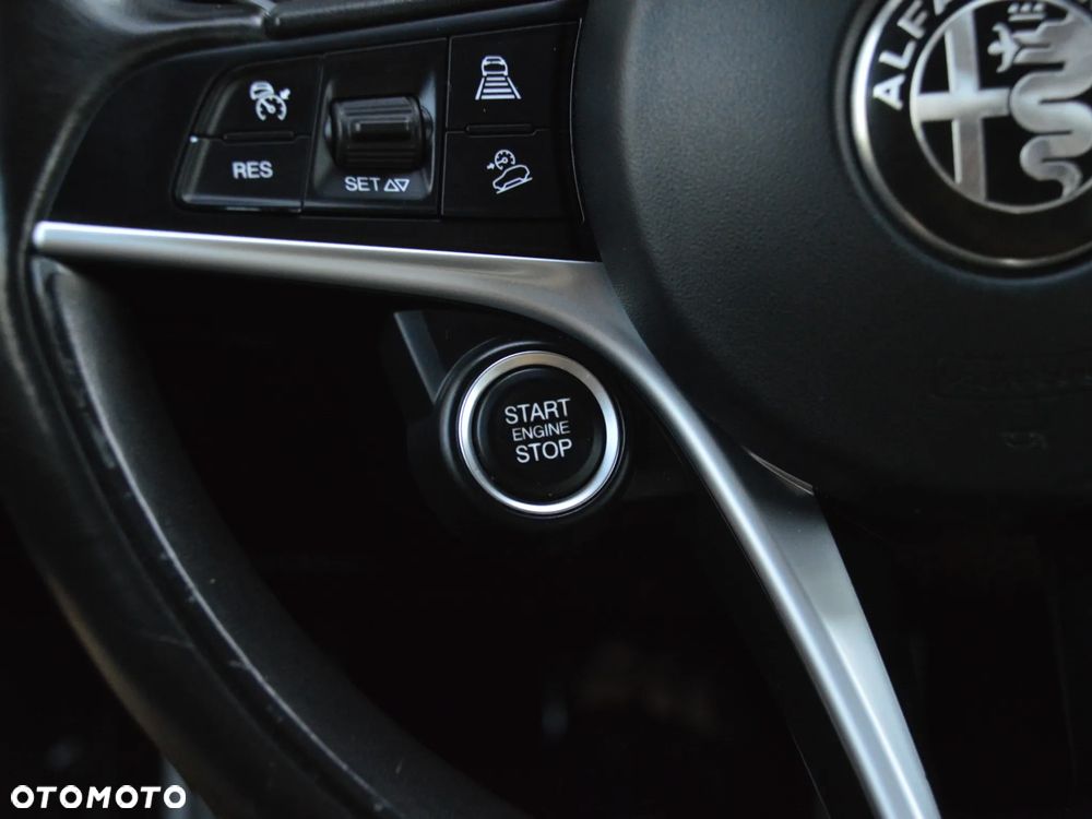 Alfa Romeo Stelvio 2.0 Turbo 16V AT8-Q4 Lusso Ti - 4