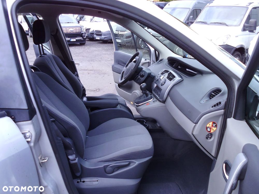 Renault Scenic 2.0 16V Confort Dynamique - 11