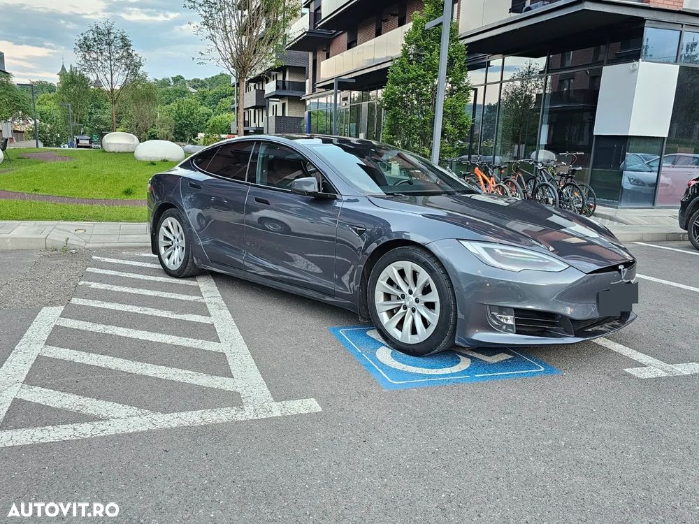 Tesla Model S - 1