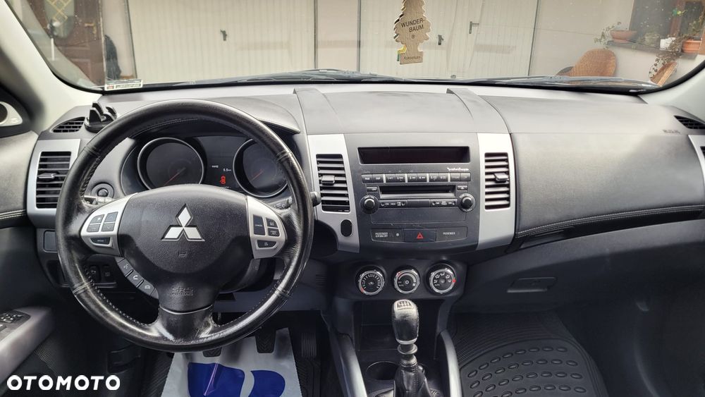 Mitsubishi Outlander 2.2 DI-D 4WD Invite - 32