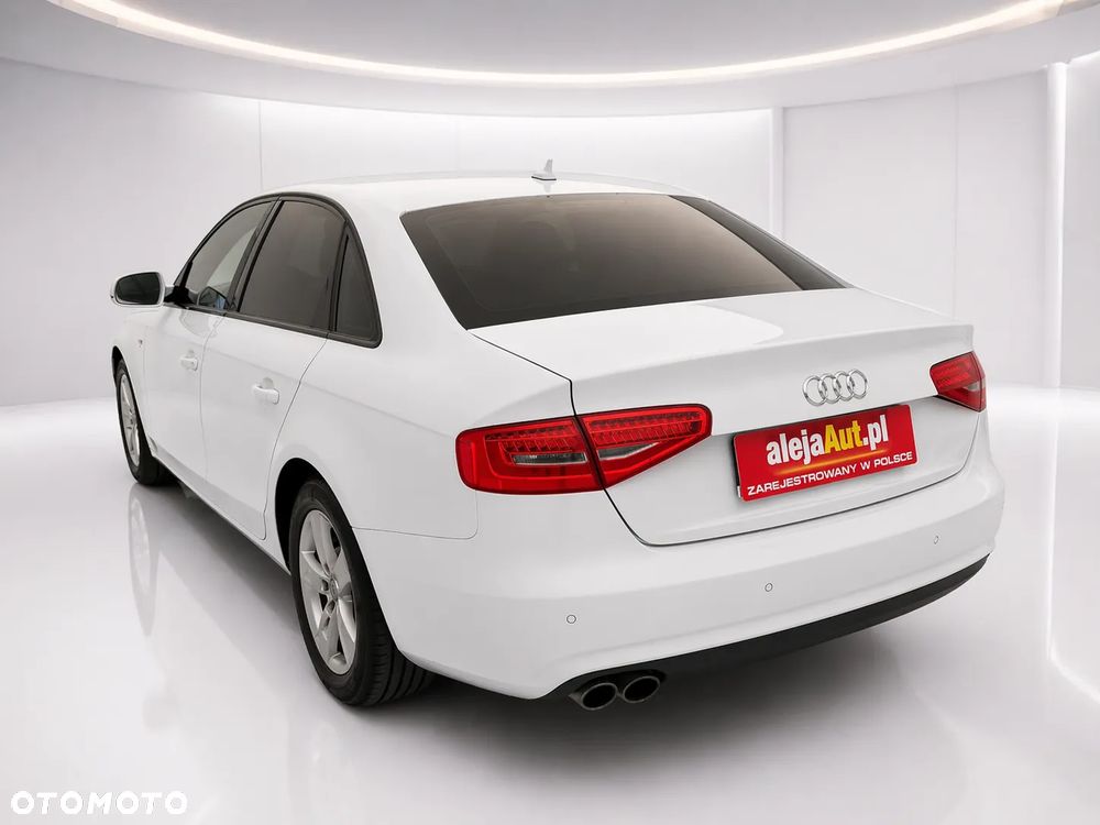 Audi A4 Limousine - 1