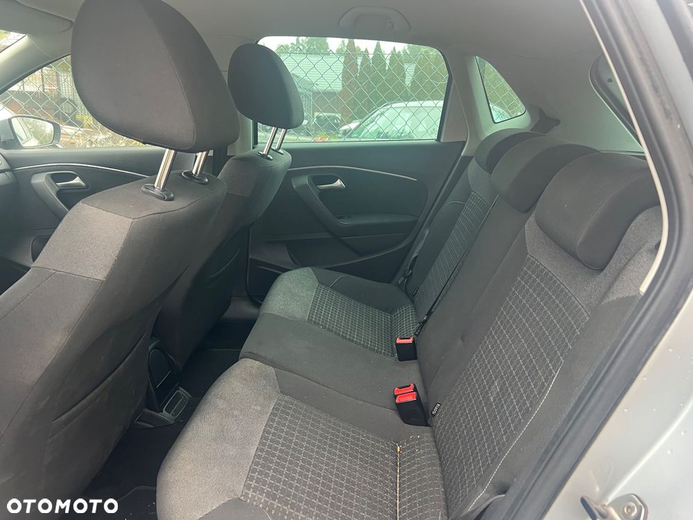 Volkswagen Polo 1.4 TDI Blue Motion Technology DSG Lounge - 6