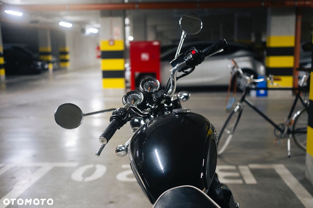 Triumph Bonneville - 6