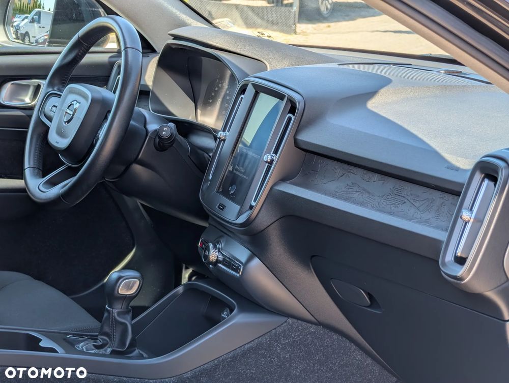 Volvo XC 40 T3 Momentum - 29