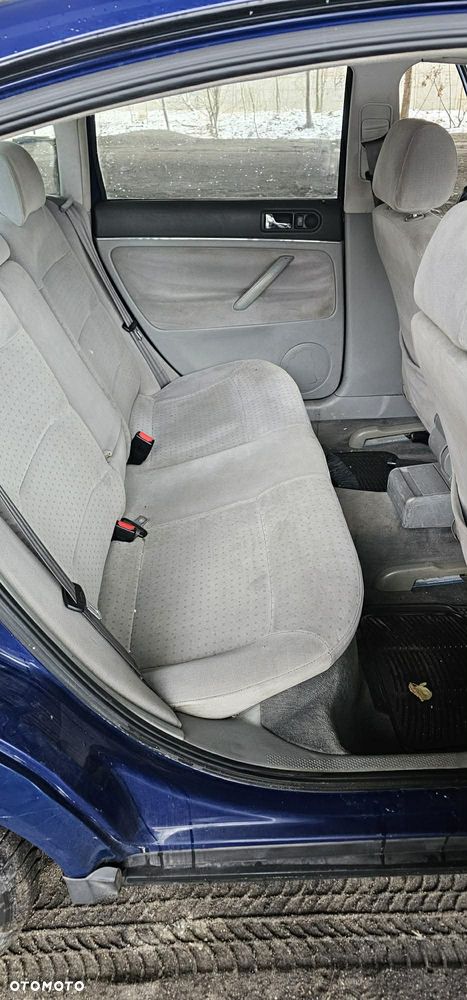 Volkswagen Passat 1.6 CL - 8