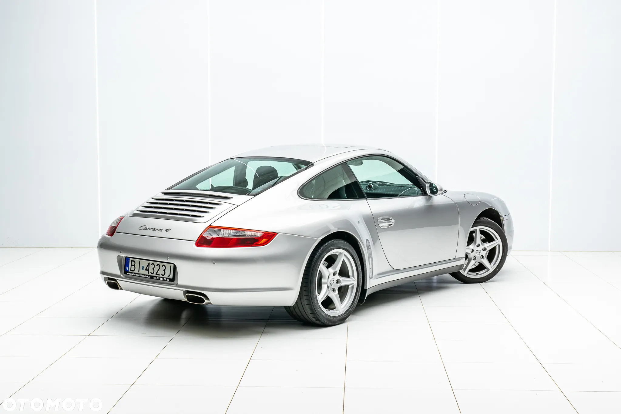 Porsche 911 Carrera 4 - 6