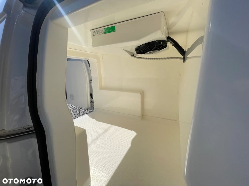Volkswagen Caddy - 10