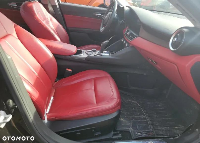 Alfa Romeo Giulia - 10