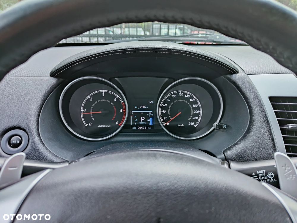 Mitsubishi Outlander 2.2 DI-D 4WD TC-SST Intense - 14