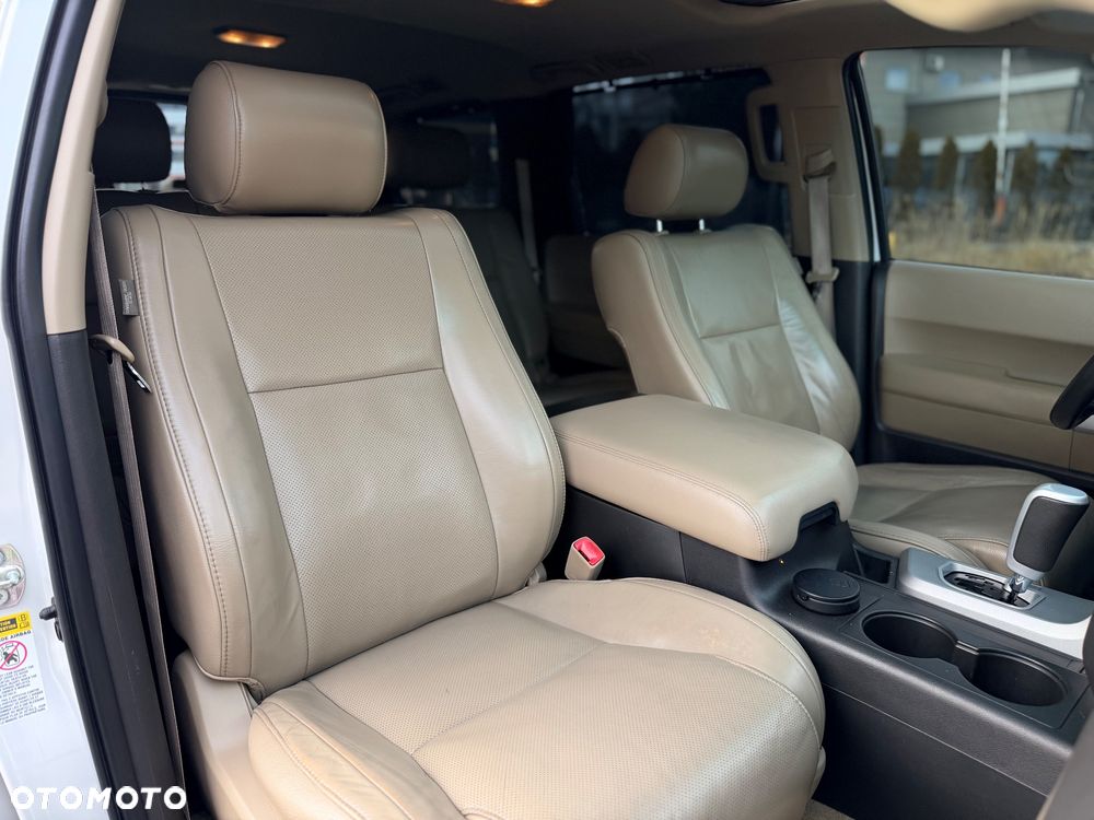 Toyota Sequoia - 14